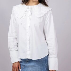 Chic White Women's Blouse with Ruffled Collar